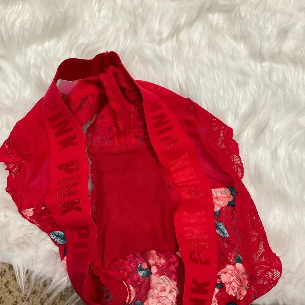 2000s PINK Victoria's Secret Red Floral Lace Bra Set - Picture 3 of 10